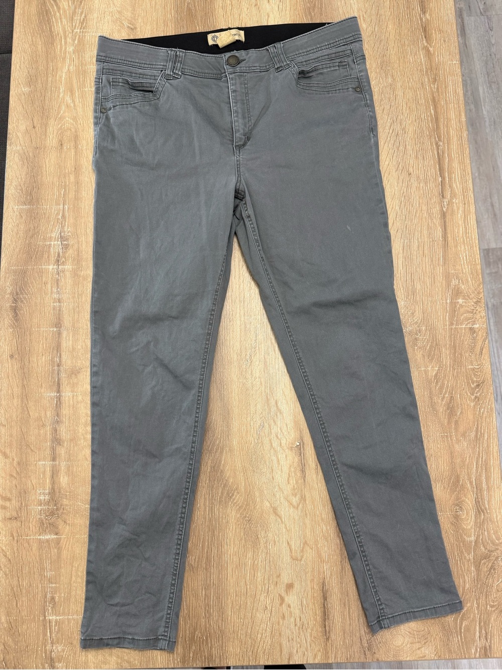 Democracy Women's Gray Skinny Jeans